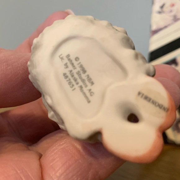 Kim Anderson’s «THINKING OF YOU...
BRINGS SWEET MEMORIES" GIRL SITTING,New - Picture 5 of 14